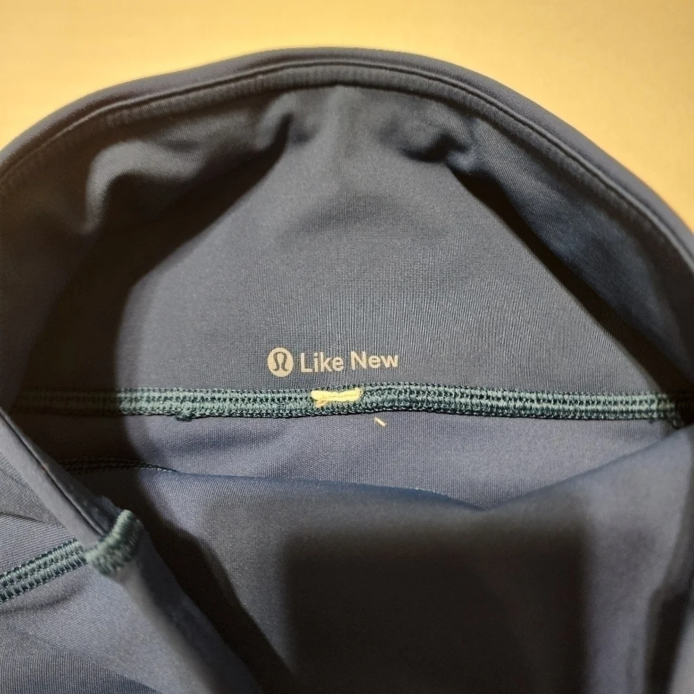 Lululemon size 2 Gear up blue Poseidon cropped leggings with sheer accents